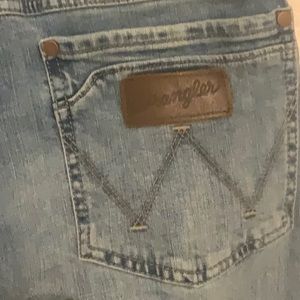 New wrangler slim straight